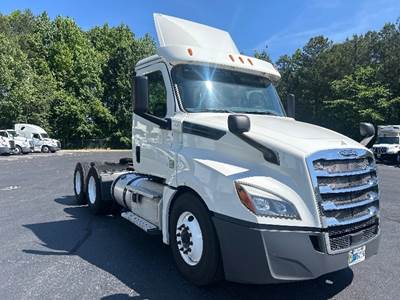 Freightliner Cascadia 126 Day Cab Truck - 435HP, 12 Speed Automatic