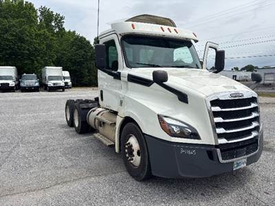 Freightliner Cascadia 126 Day Cab Truck - 435HP, 12 Speed Automatic