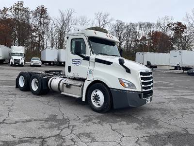 Freightliner Cascadia 126 Day Cab Truck - 435HP, 12 Speed Automatic