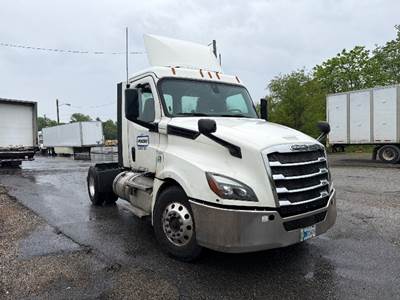 Freightliner Cascadia 126 Single Axle Day Cab Truck - 435HP, 12 Speed Automatic