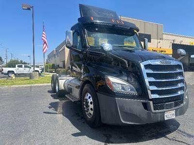 Freightliner Cascadia 126 Day Cab Truck - 455HP, 12 Speed Automatic