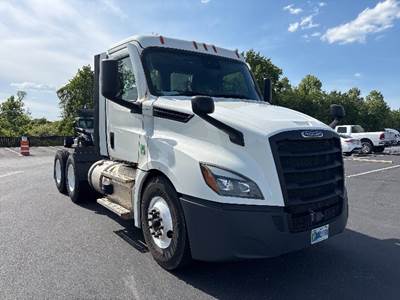 Freightliner Cascadia 126 Day Cab Truck - 435HP, 12 Speed Automatic