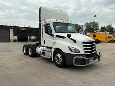 Freightliner Cascadia 126 Day Cab Truck - 455HP, 12 Speed Automatic