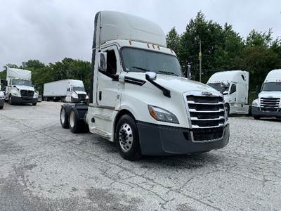 Freightliner Cascadia 126 Day Cab Truck - 435HP, 12 Speed Automatic