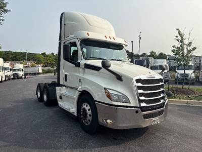 Freightliner Cascadia 126 Day Cab Truck - 435HP, 12 Speed Automatic