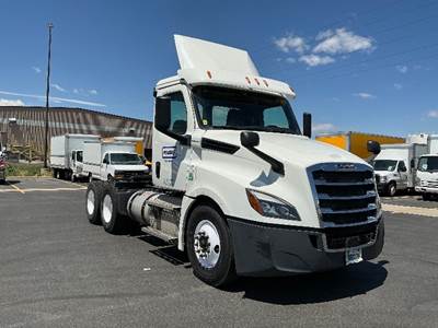 Freightliner Cascadia 126 Day Cab Truck - 435HP, 12 Speed Automatic