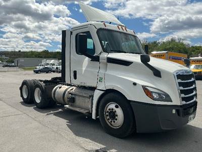 Freightliner Cascadia 126 Day Cab Truck - 455HP, 12 Speed Automatic