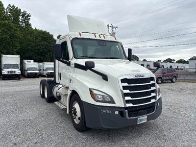 Freightliner Cascadia 126 Day Cab Truck - 435HP, 12 Speed Automatic
