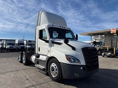 Freightliner Cascadia 126 Day Cab Truck - 435HP, 12 Speed Automatic