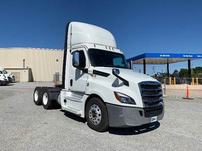 Freightliner Cascadia 126 Day Cab Truck - 435HP, 12 Speed Automatic