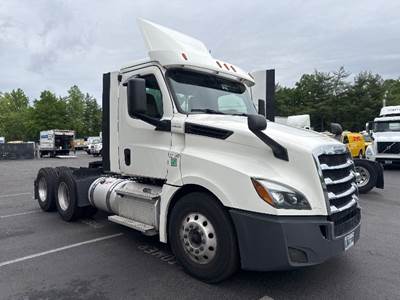 Freightliner Cascadia 126 Day Cab Truck - 435HP, 12 Speed Automatic