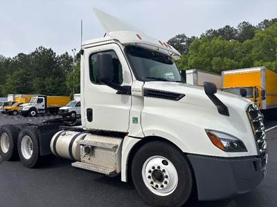 Freightliner Cascadia 126 Day Cab Truck - 435HP, 12 Speed Automatic