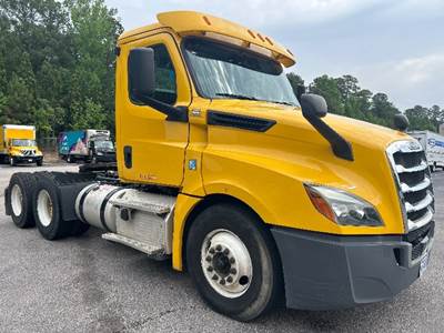 Freightliner T12664ST Day Cab Truck - 435HP, 12 Speed Automatic