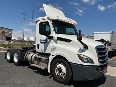 Freightliner Cascadia 126 Day Cab Truck - 435HP, 12 Speed Automatic