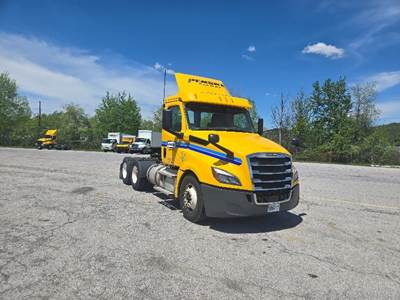 Freightliner T12664ST Day Cab Truck - 435HP, 12 Speed Automatic