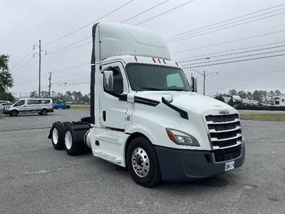 Freightliner Cascadia 126 Day Cab Truck - 435HP, 12 Speed Automatic