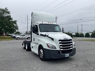 Freightliner Cascadia 126 Day Cab Truck - 435HP, 12 Speed Automatic