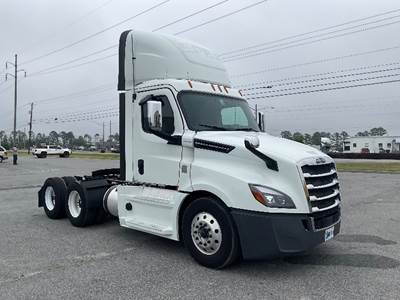 Freightliner Cascadia 126 Day Cab Truck - 435HP, 12 Speed Automatic