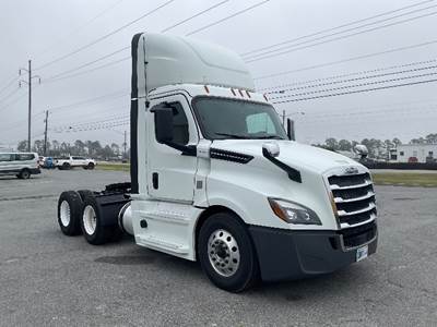 Freightliner Cascadia 126 Day Cab Truck - 435HP, 12 Speed Automatic