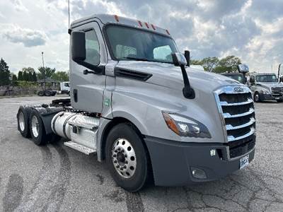 Freightliner Cascadia 126 Day Cab Truck - 455HP, 12 Speed Automatic