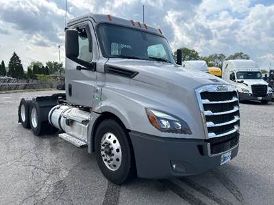 Freightliner Cascadia 126 Day Cab Truck - 455HP, 12 Speed Automatic