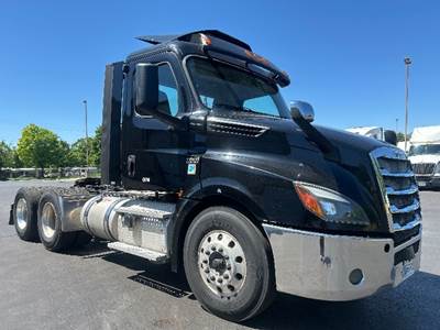 Freightliner Cascadia 126 Day Cab Truck - 455HP, 10 Speed Manual