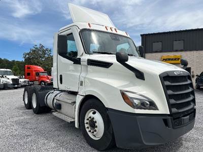 Freightliner Cascadia 126 Day Cab Truck - 435HP, 12 Speed Automatic