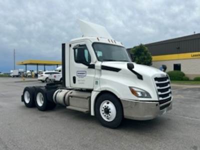 Freightliner Cascadia 126 Day Cab Truck - 435HP, 10 Speed Manual