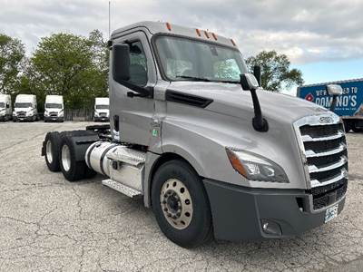 Freightliner Cascadia 126 Day Cab Truck - 455HP, 12 Speed Automatic