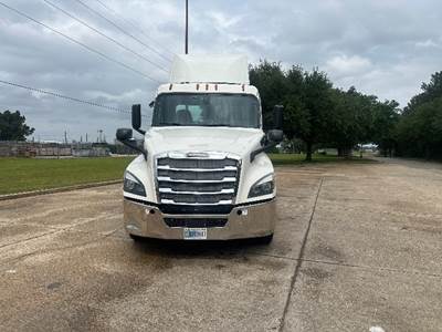 Freightliner Cascadia 126 Single Axle Day Cab Truck - 435HP, 12 Speed Automatic