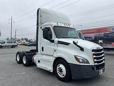 Freightliner Cascadia 126 Day Cab Truck - 435HP, 12 Speed Automatic