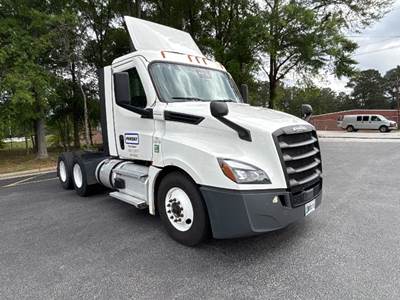 Freightliner Cascadia 126 Day Cab Truck - 435HP, 12 Speed Automatic