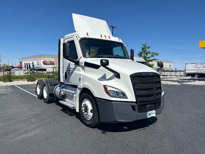 Freightliner Cascadia 126 Day Cab Truck - 435HP, 12 Speed Automatic
