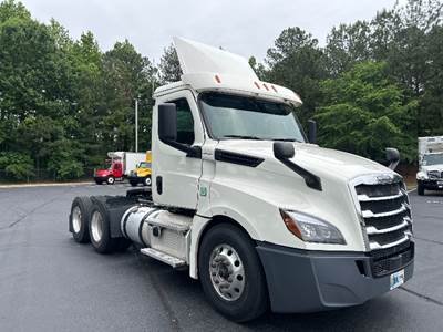 Freightliner Cascadia 126 Day Cab Truck - 435HP, 12 Speed Automatic