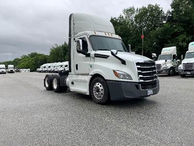 Freightliner Cascadia 126 Single Axle Day Cab Truck