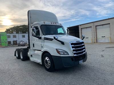 Freightliner Cascadia 126 Single Axle Day Cab Truck - 435HP, 12 Speed Automatic
