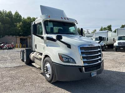 Freightliner Cascadia 126 Day Cab Truck - 435HP, 12 Speed Automatic