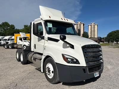 Freightliner Cascadia 126 Day Cab Truck - 435HP, 12 Speed Automatic