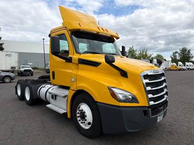 Freightliner Cascadia 126 Day Cab Truck - 435HP, 12 Speed Automatic