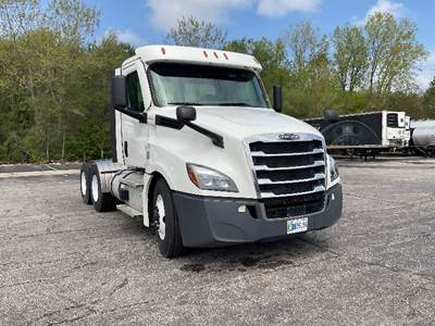 Freightliner Cascadia 126 Day Cab Truck - 455HP, 12 Speed Automatic