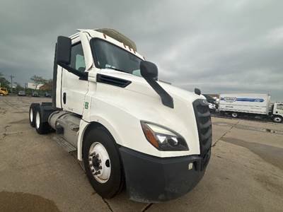 Freightliner Cascadia 126 Day Cab Truck - 435HP, 12 Speed Automatic
