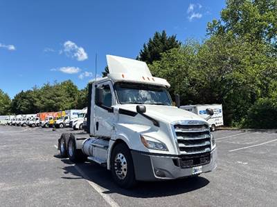 Freightliner Cascadia 126 Day Cab Truck - 435HP, 12 Speed Automatic