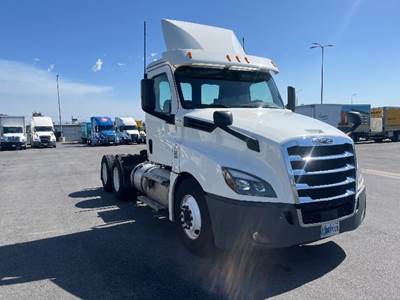 Freightliner Cascadia 126 Day Cab Truck - 435HP, 12 Speed Automatic