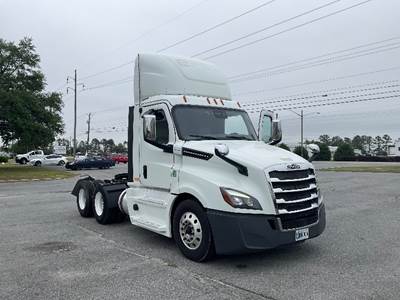 Freightliner Cascadia 126 Day Cab Truck - 435HP, 12 Speed Automatic