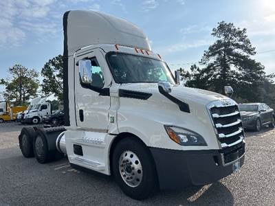 Freightliner Cascadia 126 Day Cab Truck - 410HP, 12 Speed Automatic