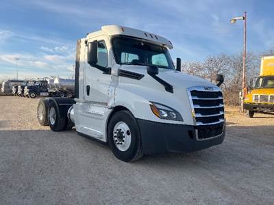 Freightliner Cascadia 126 Day Cab Truck - 400HP, 12 Speed Automatic