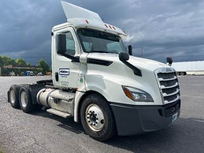 Freightliner Cascadia 126 Day Cab Truck - Cummins 400HP, 13 Speed Automatic