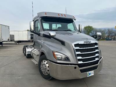 Freightliner Cascadia 126 Day Cab Truck - 455HP, 10 Speed Manual