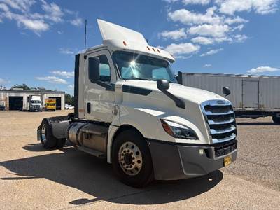 Freightliner Cascadia 126 Single Axle Day Cab Truck - 410HP, 12 Speed Automatic