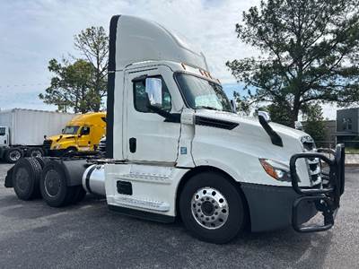 Freightliner Cascadia 126 Day Cab Truck - 410HP, 12 Speed Automatic